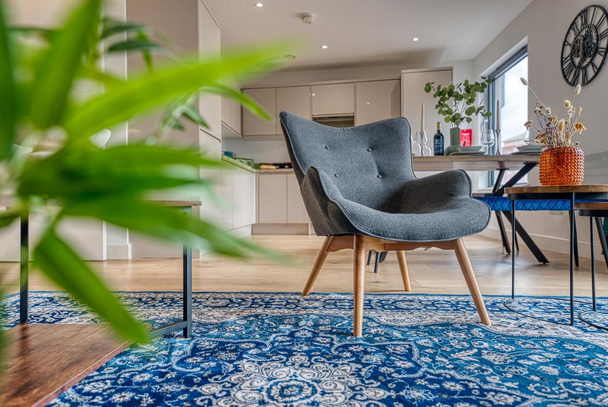 Blue Puffin Stays: Stylish 2-Bed City Apartment in Southampton Ocean Village Exterior photo