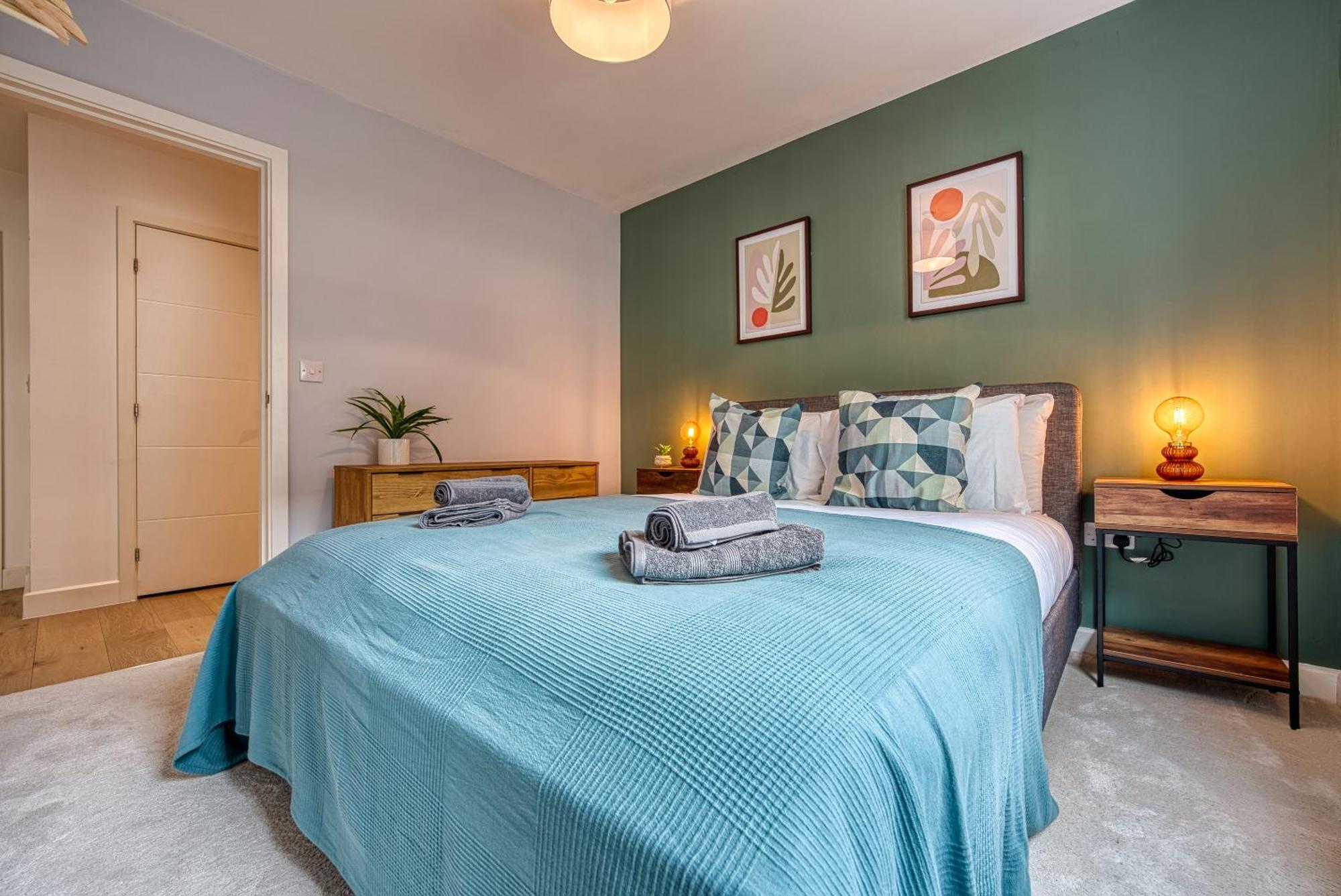 Blue Puffin Stays: Stylish 2-Bed City Apartment in Southampton Ocean Village Exterior photo